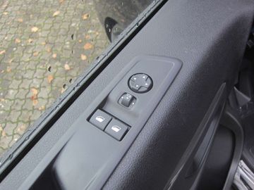 Car image 40