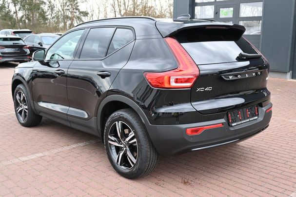 Volvo XC40 B4 Plus Dark DKG 145 kW image number 3