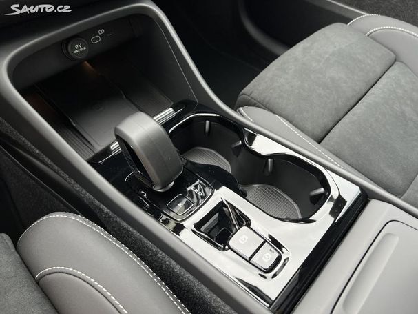 Volvo XC40 B4 Ultra Dark 145 kW image number 7