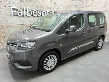 Car image 3