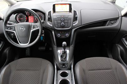 Car image 13