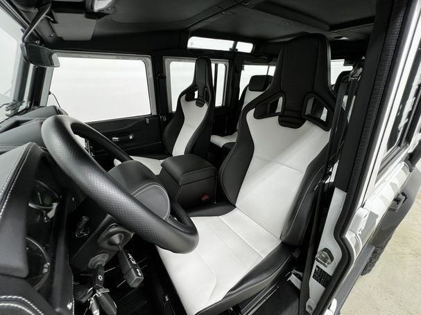 Land Rover Defender 302 kW image number 12