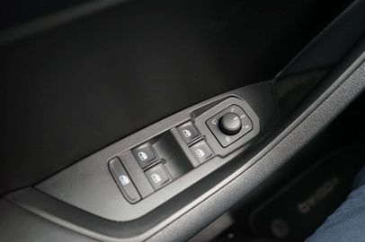 Car image 38