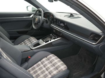 Car image 36