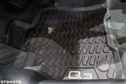 Car image 34