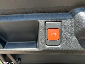Car image 40