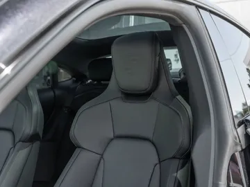 Car image 38