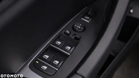 Car image 34