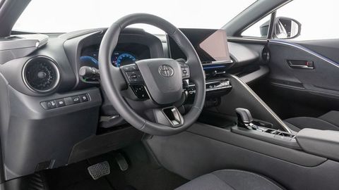 Car image 14