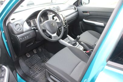 Car image 9