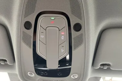 Car image 44