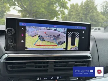 Car image 19