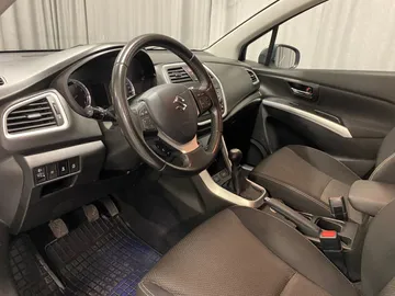 Car image 5