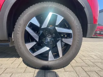 Car image 24
