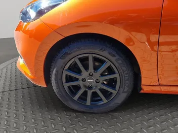 Car image 16