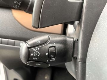 Car image 30