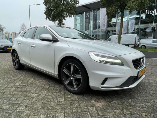 Volvo V40 T4 140 kW image number 2