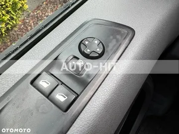 Car image 34