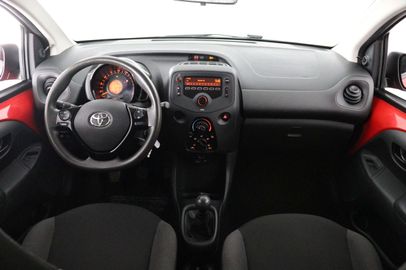 Car image 10