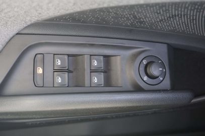 Car image 37