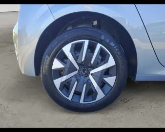 Car image 18