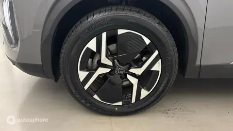 Car image 20