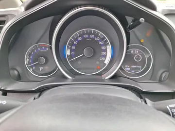Car image 32