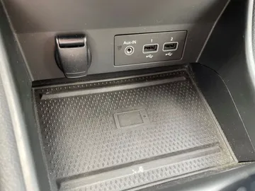Car image 25