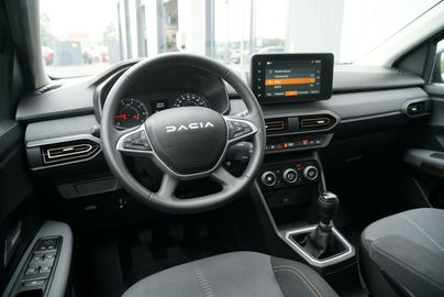 Car image 13