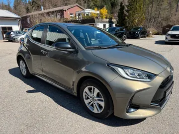 Car image 4