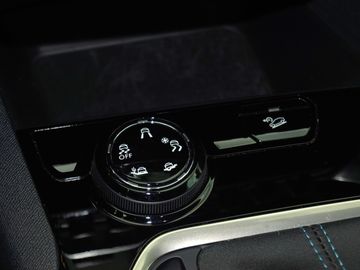 Car image 28