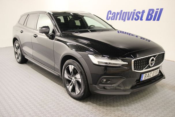 Volvo V60 Cross Country B4 AWD 146 kW image number 2