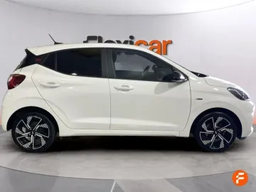 Car image 4