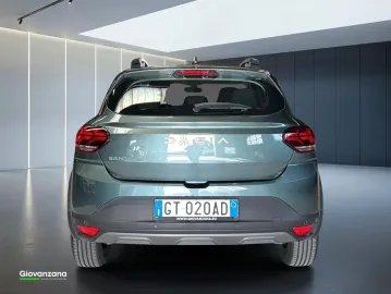 Car image 4