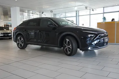 Car image 4