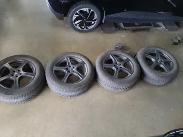 Car image 25