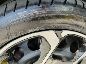 Car image 32