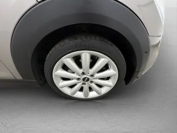 Car image 31