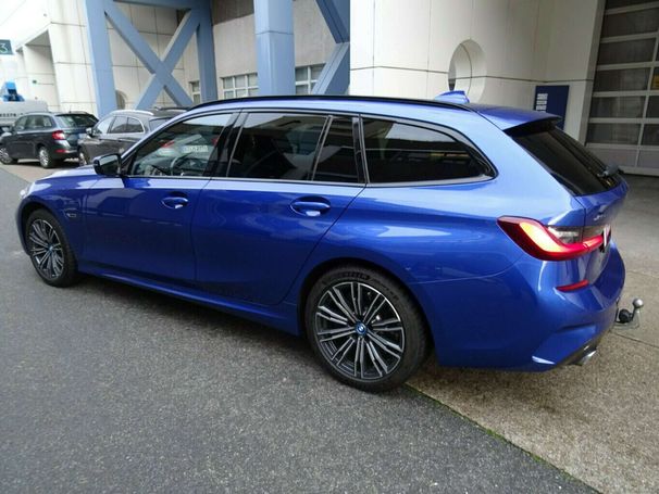 BMW 330e Touring M Sport xDrive 215 kW image number 16