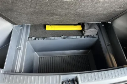 Car image 27