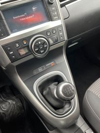 Car image 28