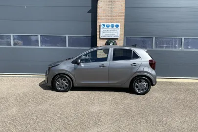 Car image 5