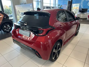 Car image 3