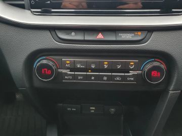 Car image 37