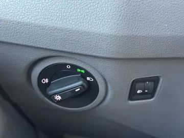 Car image 40