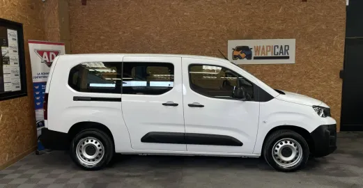 Car image 4