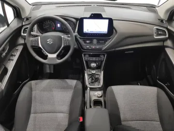 Car image 4