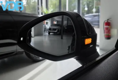 Car image 30