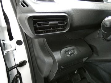 Car image 40