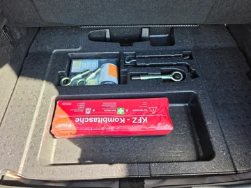 Car image 30